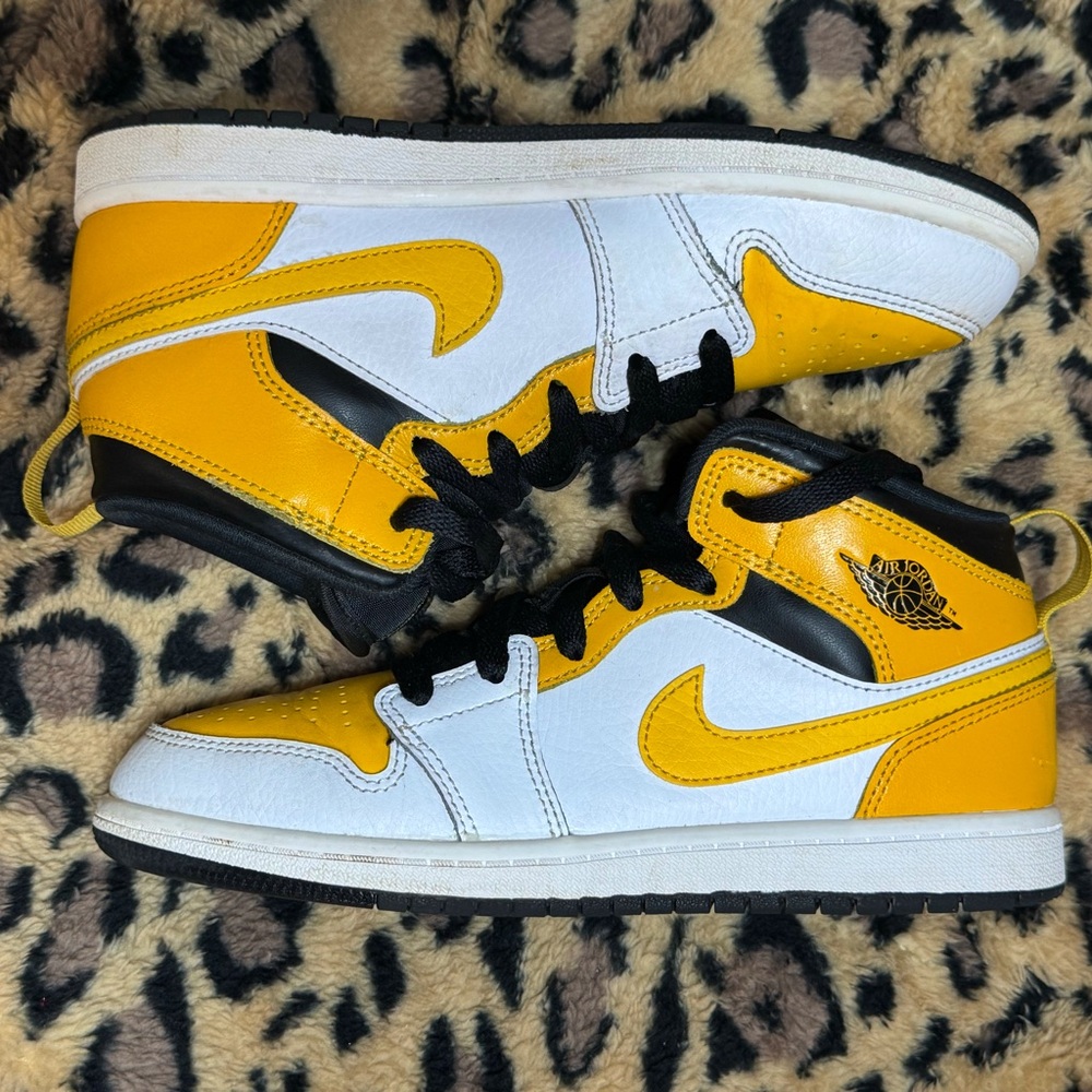 Nike air Jordan’s kids size 3Y good condition